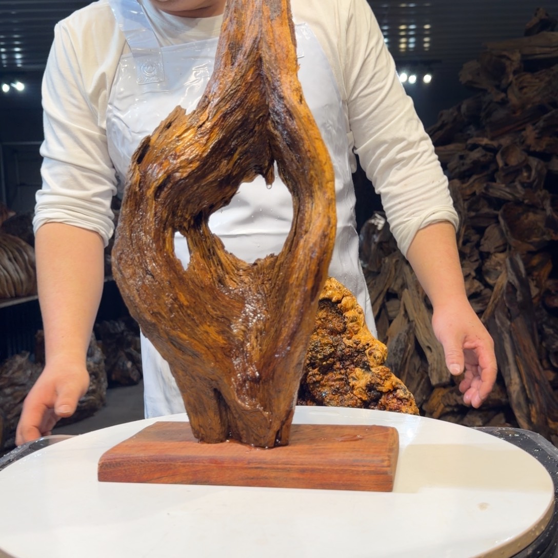 三***手木王一刀琥珀木摆件83