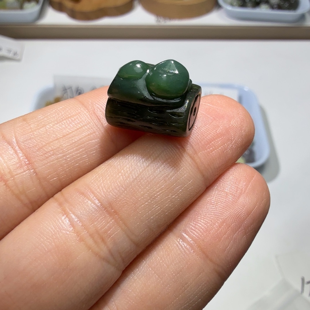 晟***蕾和田玉未镶嵌珠宝奇石