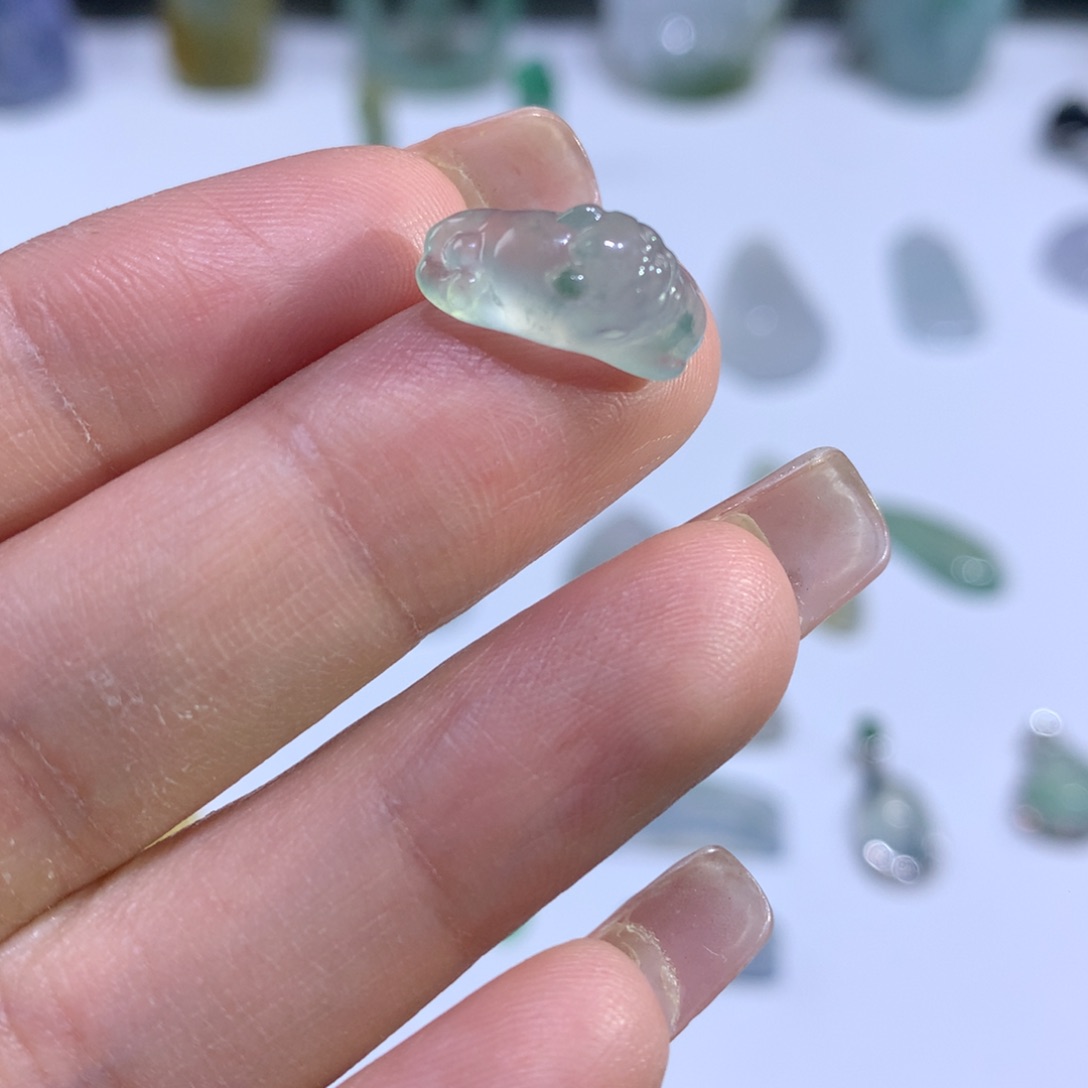 翡翠颈饰未镶嵌皮皮