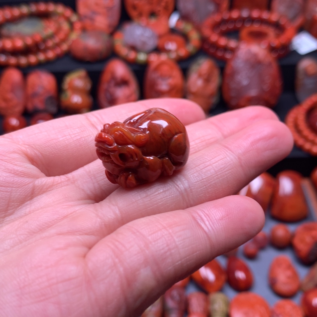 南红玛瑙吊坠未镶嵌