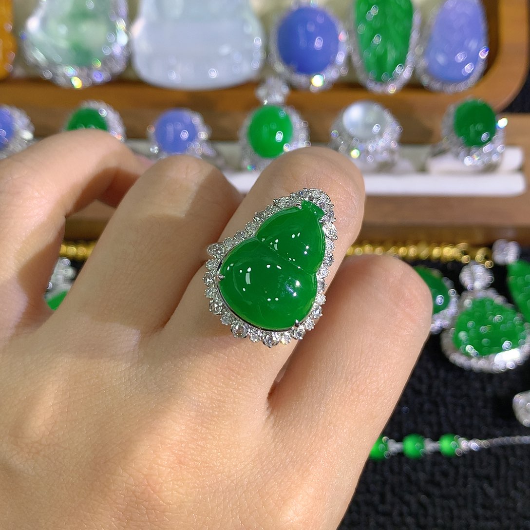 R***·翡翠18K金镶嵌戒指葫芦