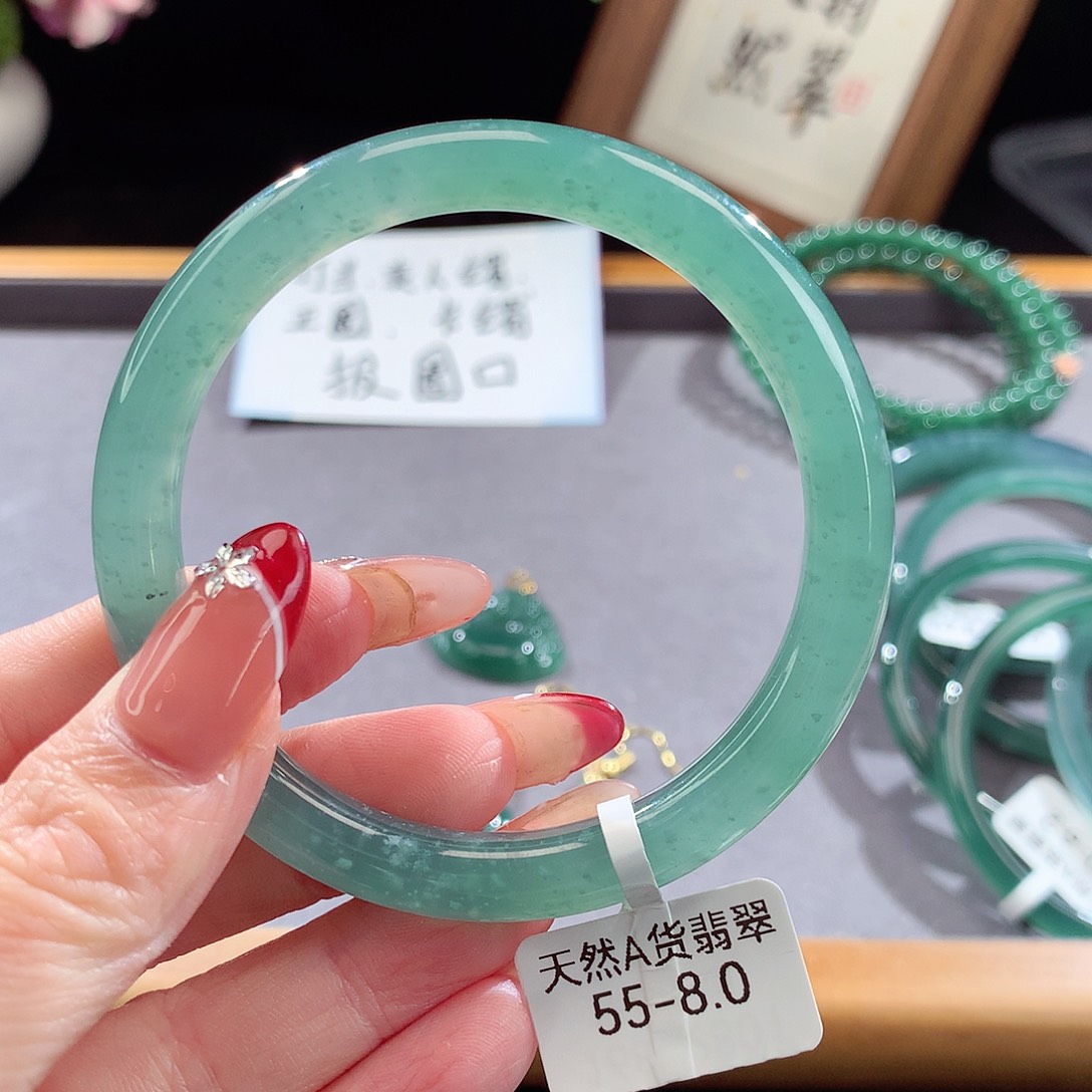 翡翠手镯（圆镯）未镶嵌