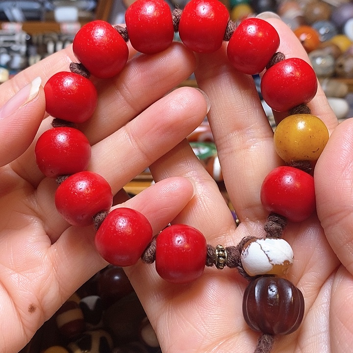 玛瑙/玉髓颈饰未镶嵌简***：