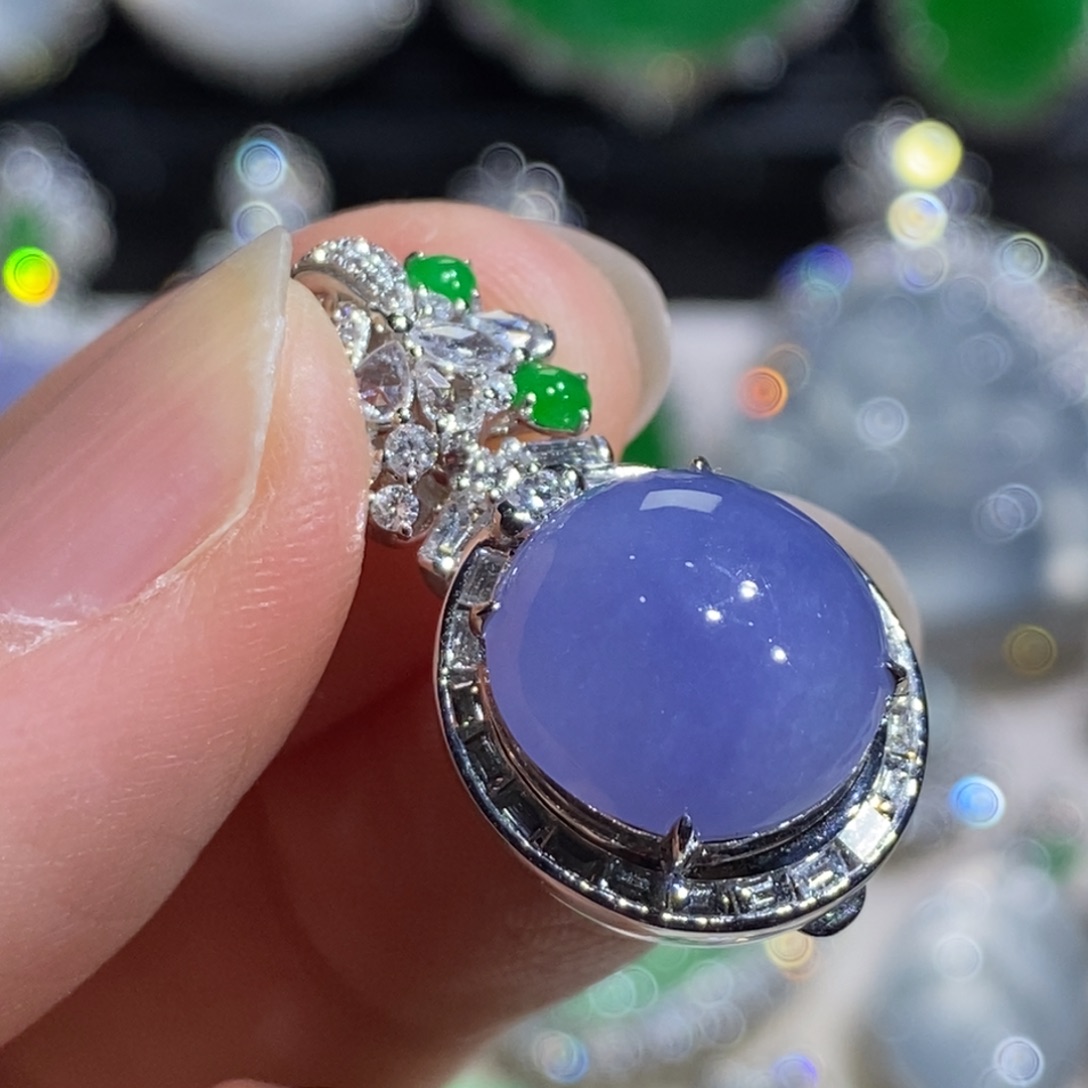 翡翠18K金镶嵌颈饰蛋面