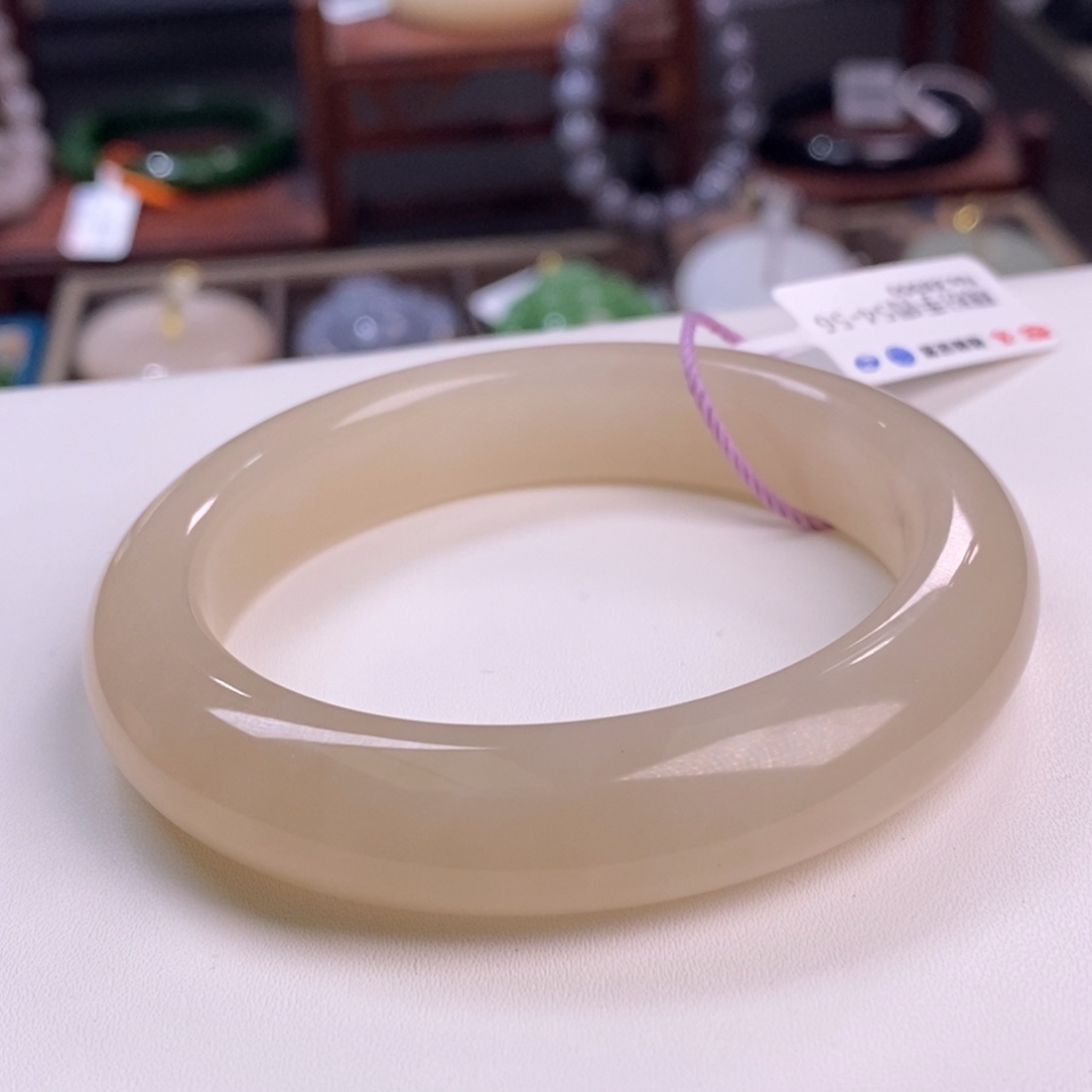 和田玉熟藕粉手镯55.5圈口未镶嵌