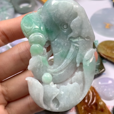 翡翠颈饰未镶嵌翡翠