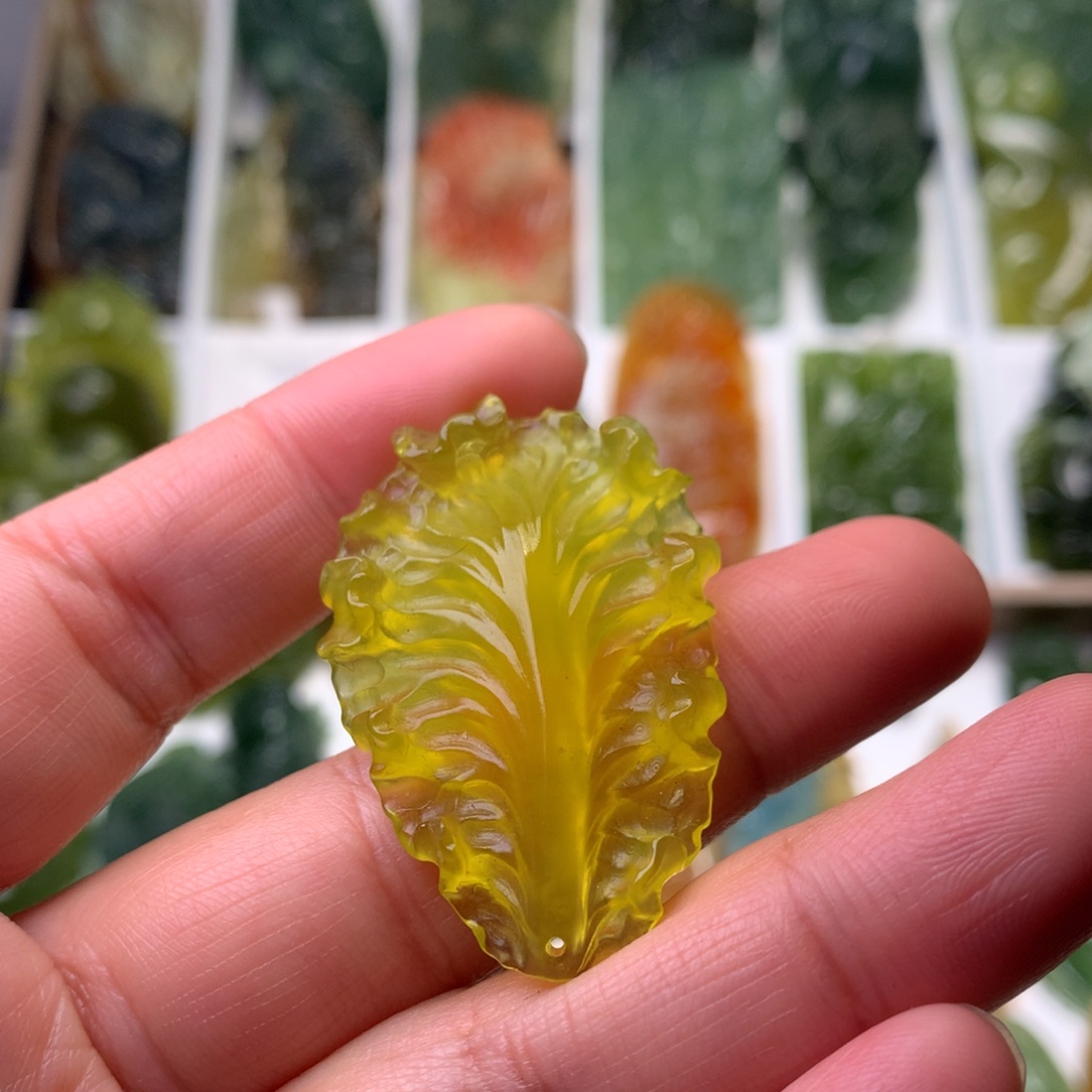 蛇纹石玉未镶嵌挂件生菜