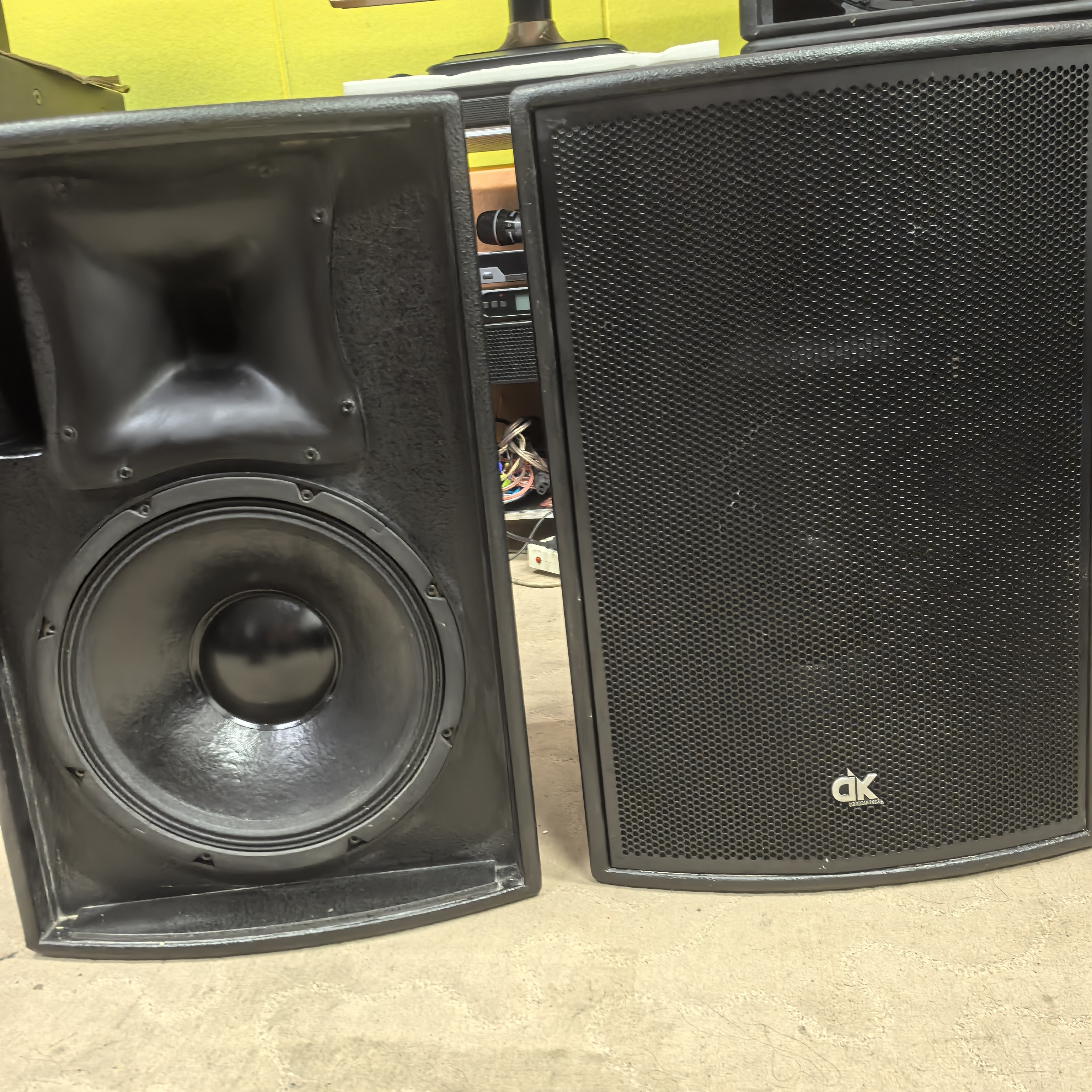 不包邮，DK12寸音箱一对。保修1个月