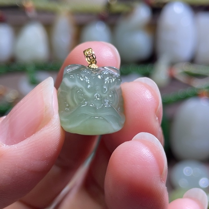 和田玉18K金镶嵌颈饰