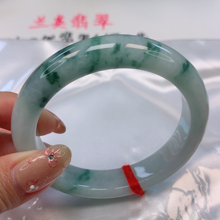 翡翠手镯未镶嵌55圈