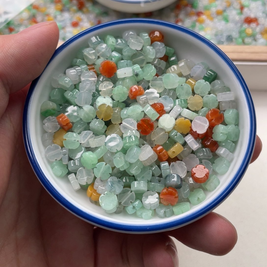 颈饰未镶嵌翡翠8元一颗