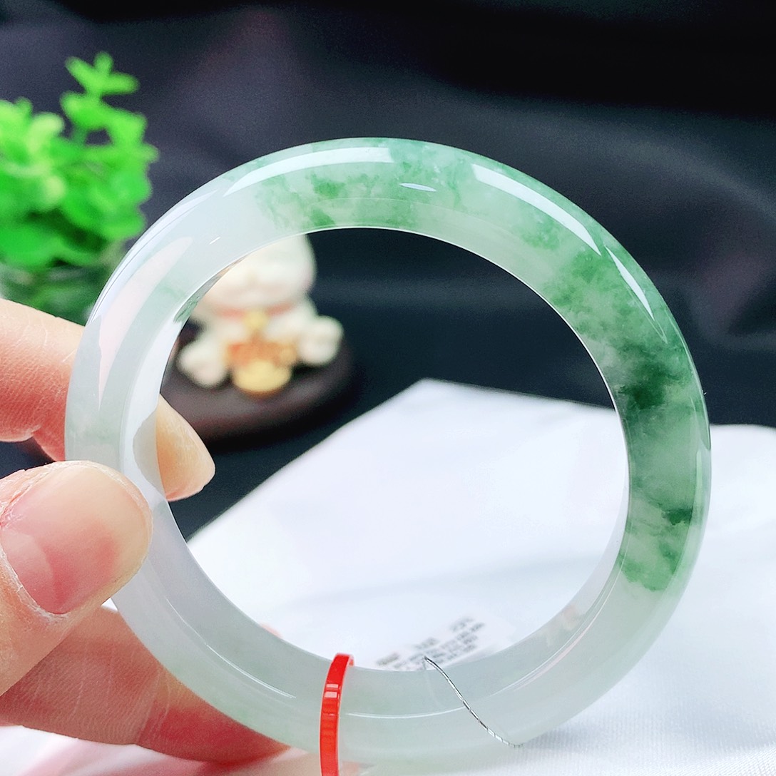 翡翠手镯未镶嵌52圈