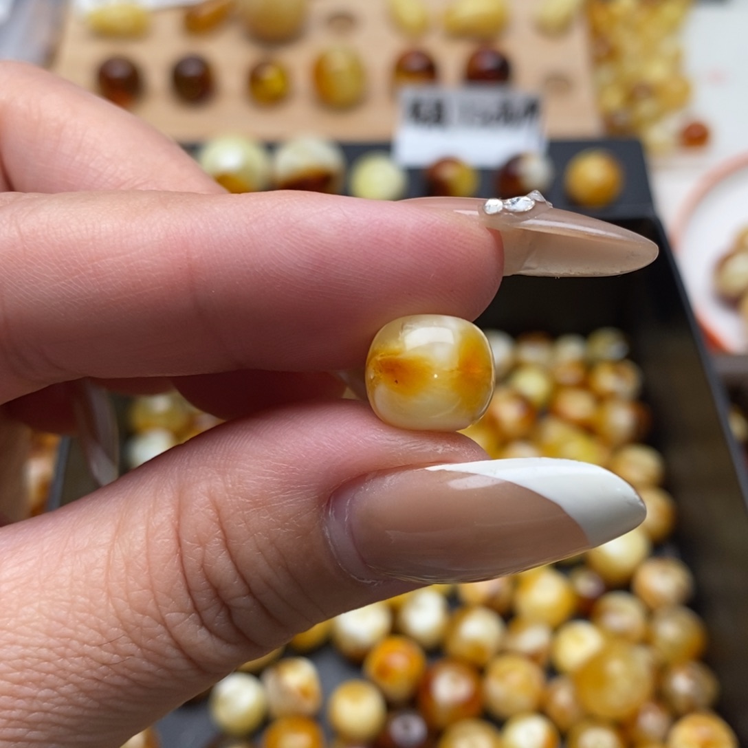 冰****琥珀未镶嵌珠宝奇石蜜蜡