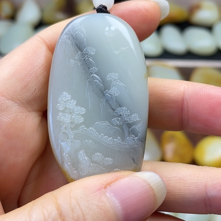 浴***安和田玉未镶嵌颈饰