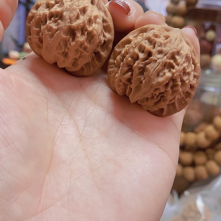 【闪购商品】文玩核桃把件37.5宫灯尖黄