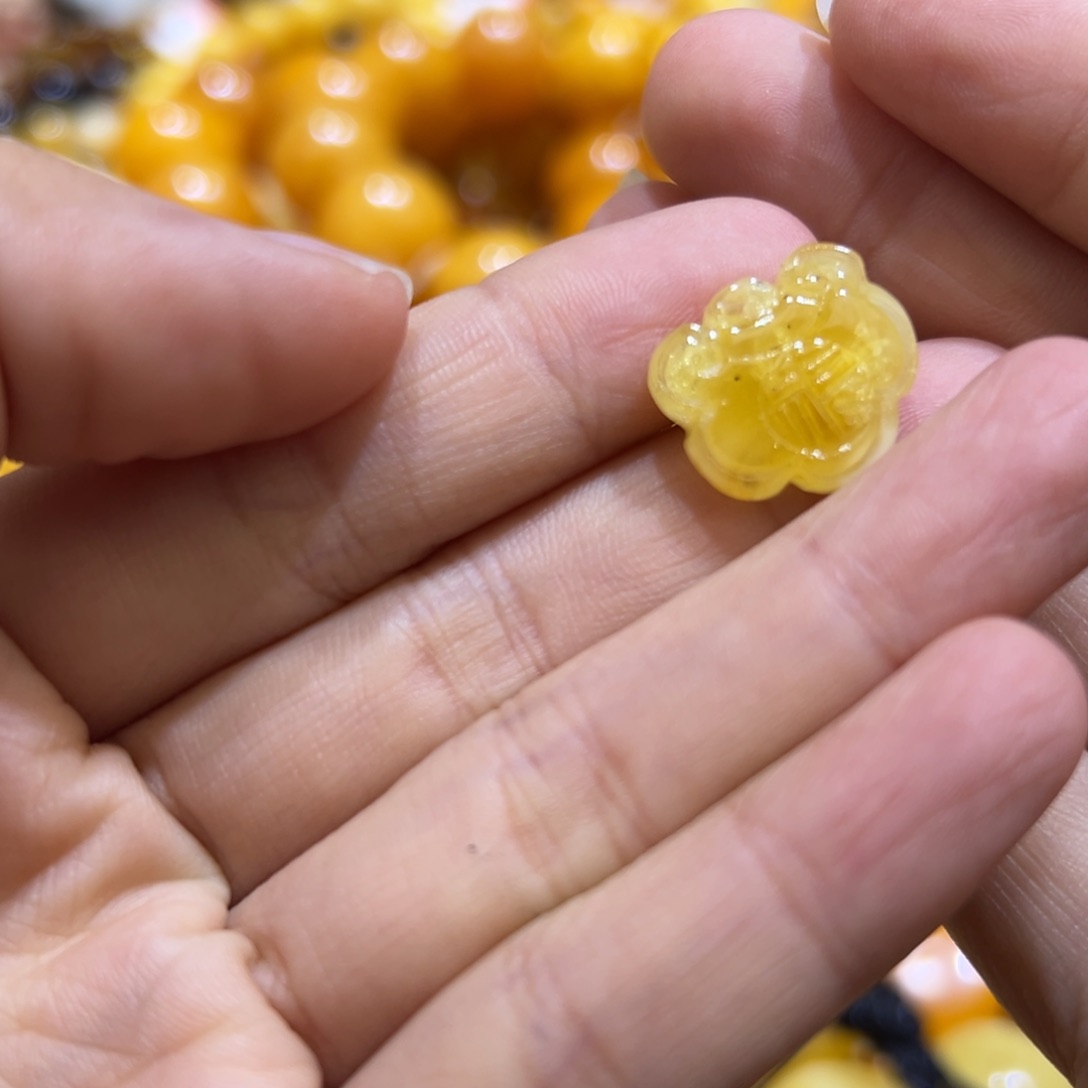 琥珀珠宝奇石未镶嵌