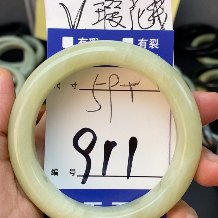 蛇纹石玉手镯未镶嵌