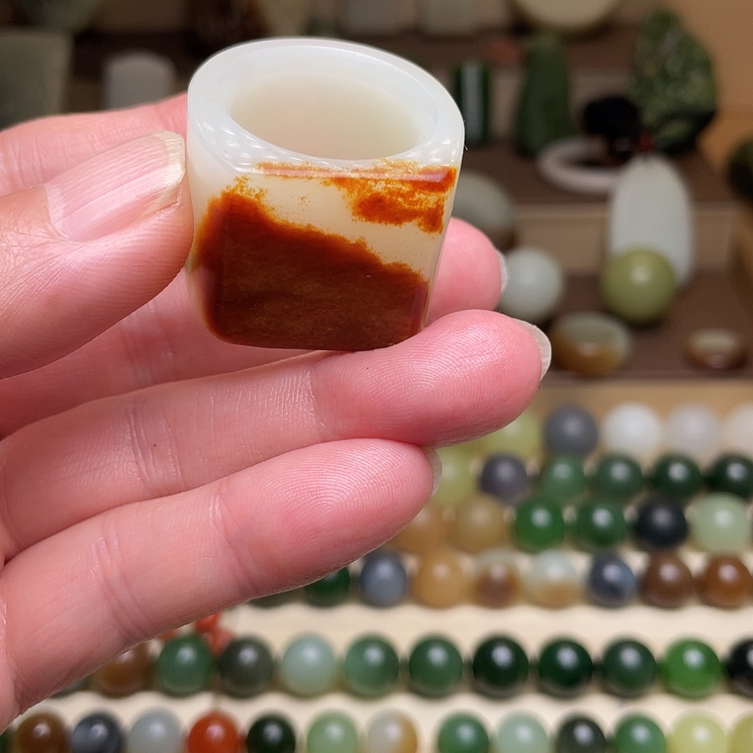 港***湾和田玉未镶嵌戒指