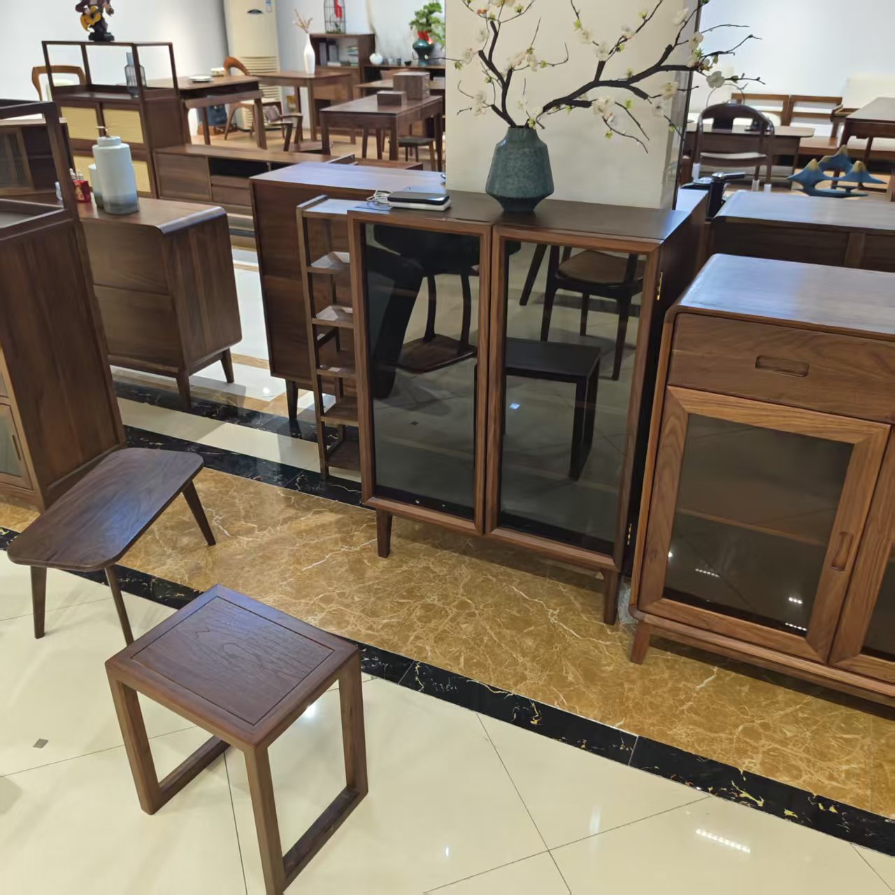 北美黑胡桃储物柜