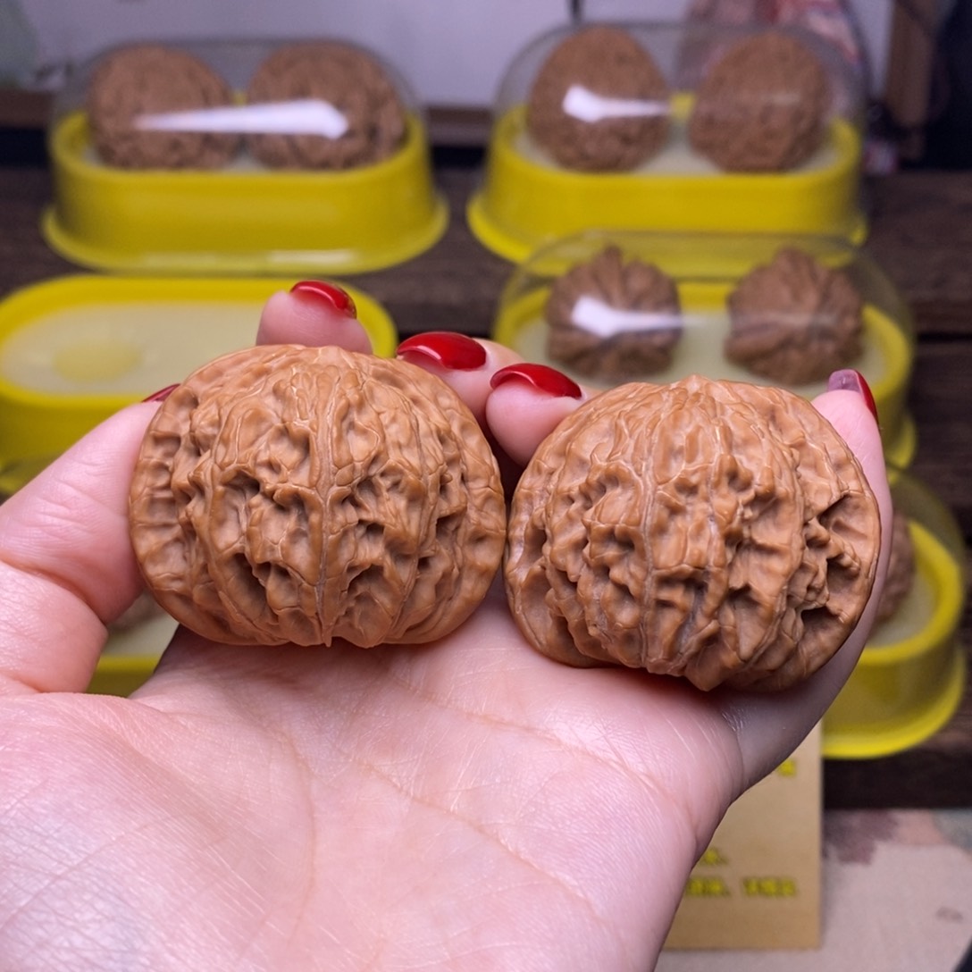 文玩核桃把件全品43尺磨盘山地红皮