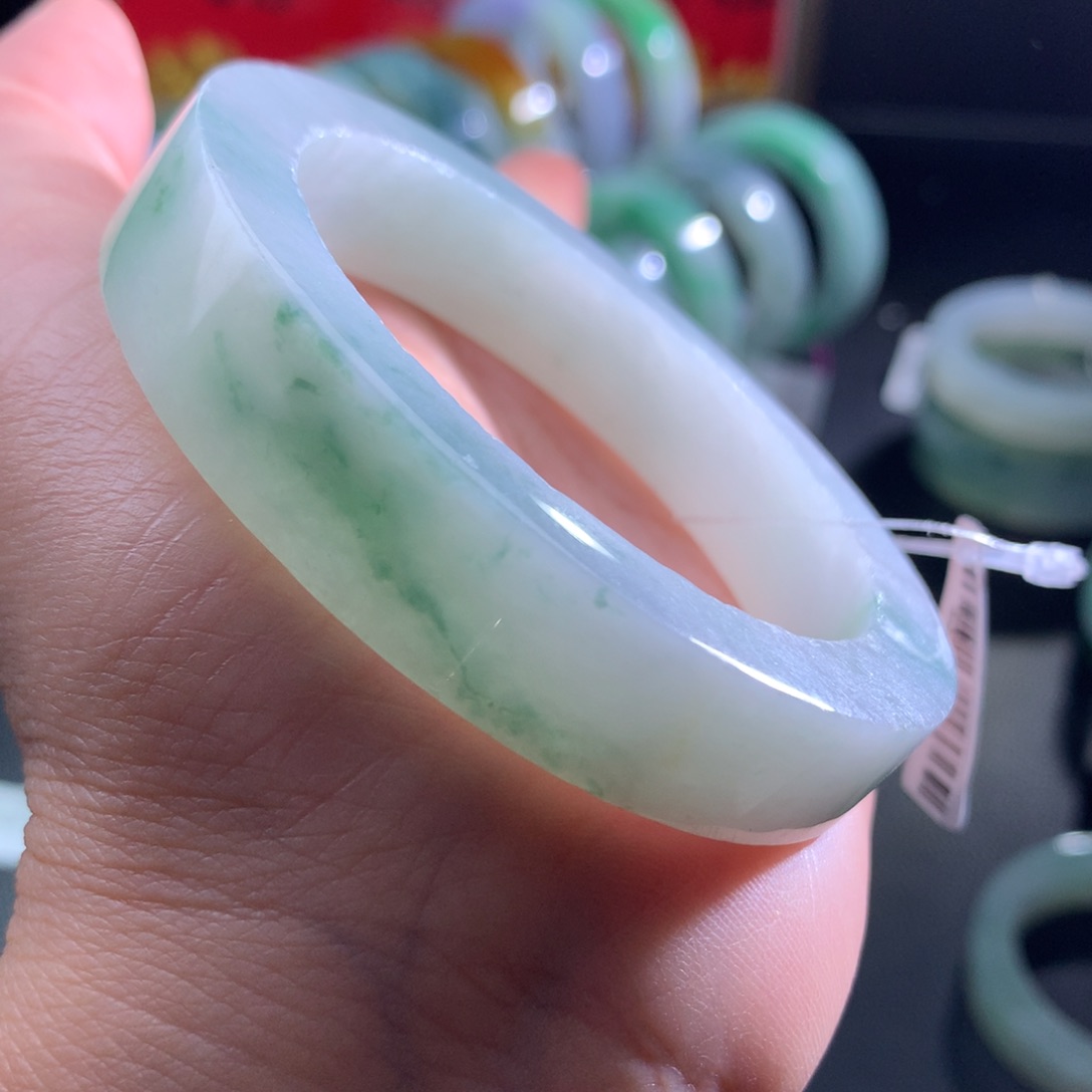 定制翡翠未镶嵌翡翠手镯