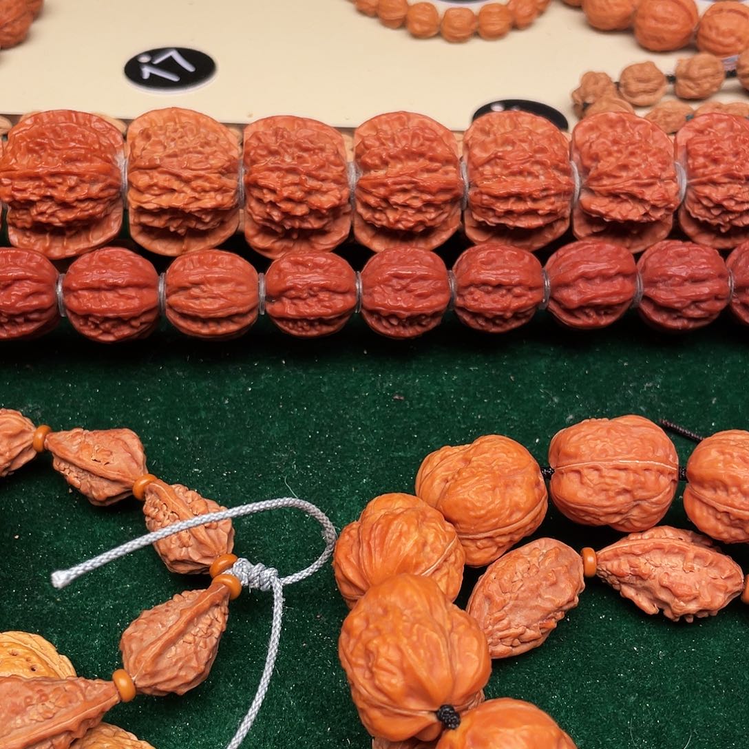 走***儿文玩核桃吊坠权杖