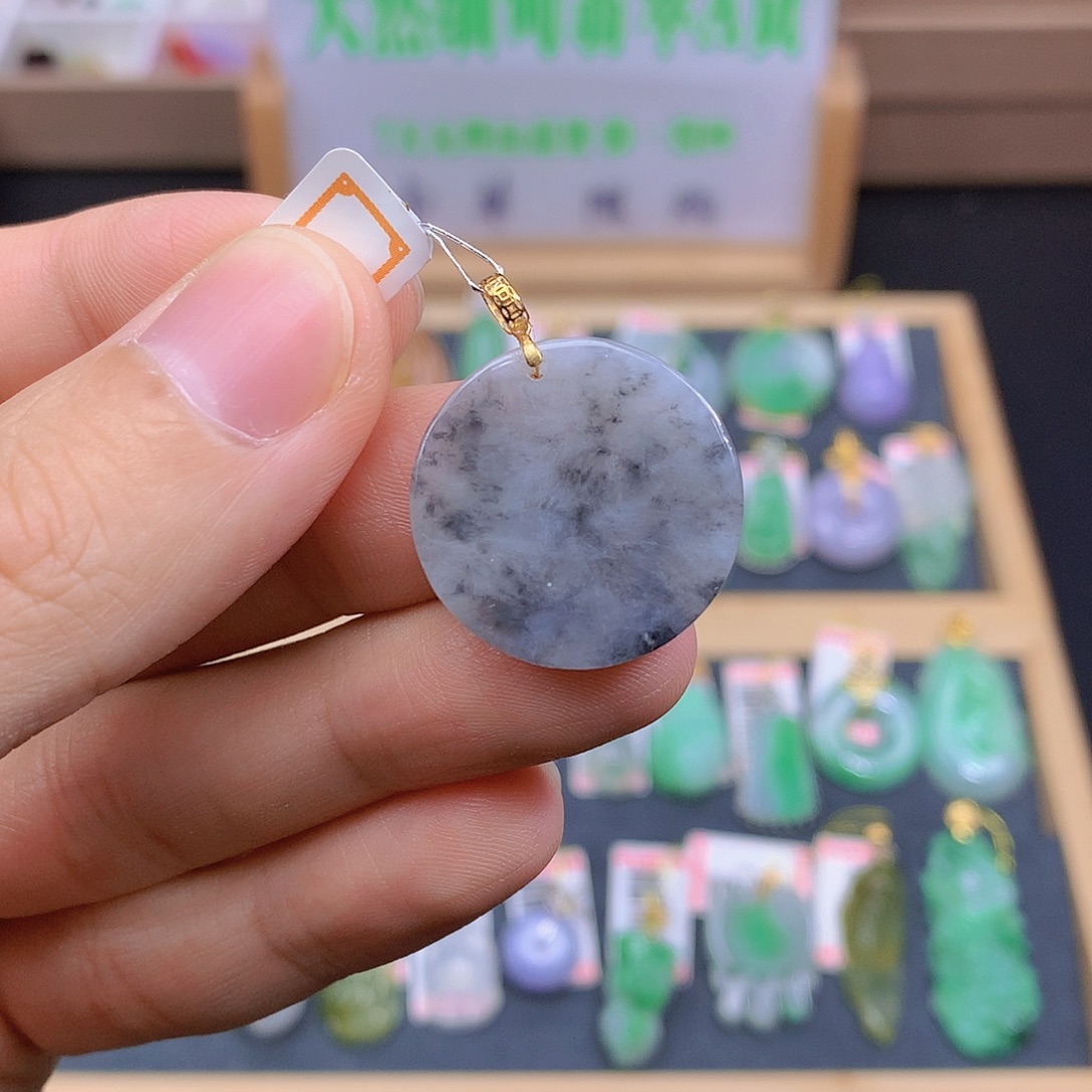 翡翠18K金镶嵌颈饰翡翠
