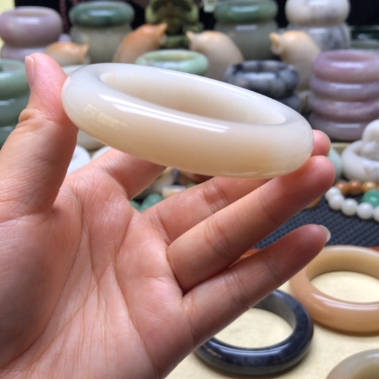 石英质玉手镯未镶嵌