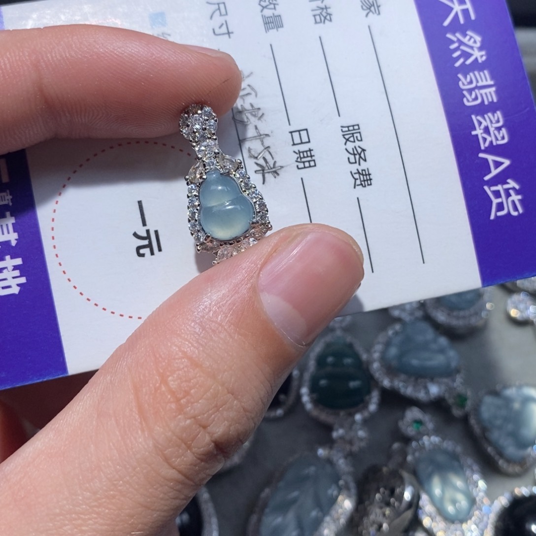 翡翠项链未镶嵌翡翠