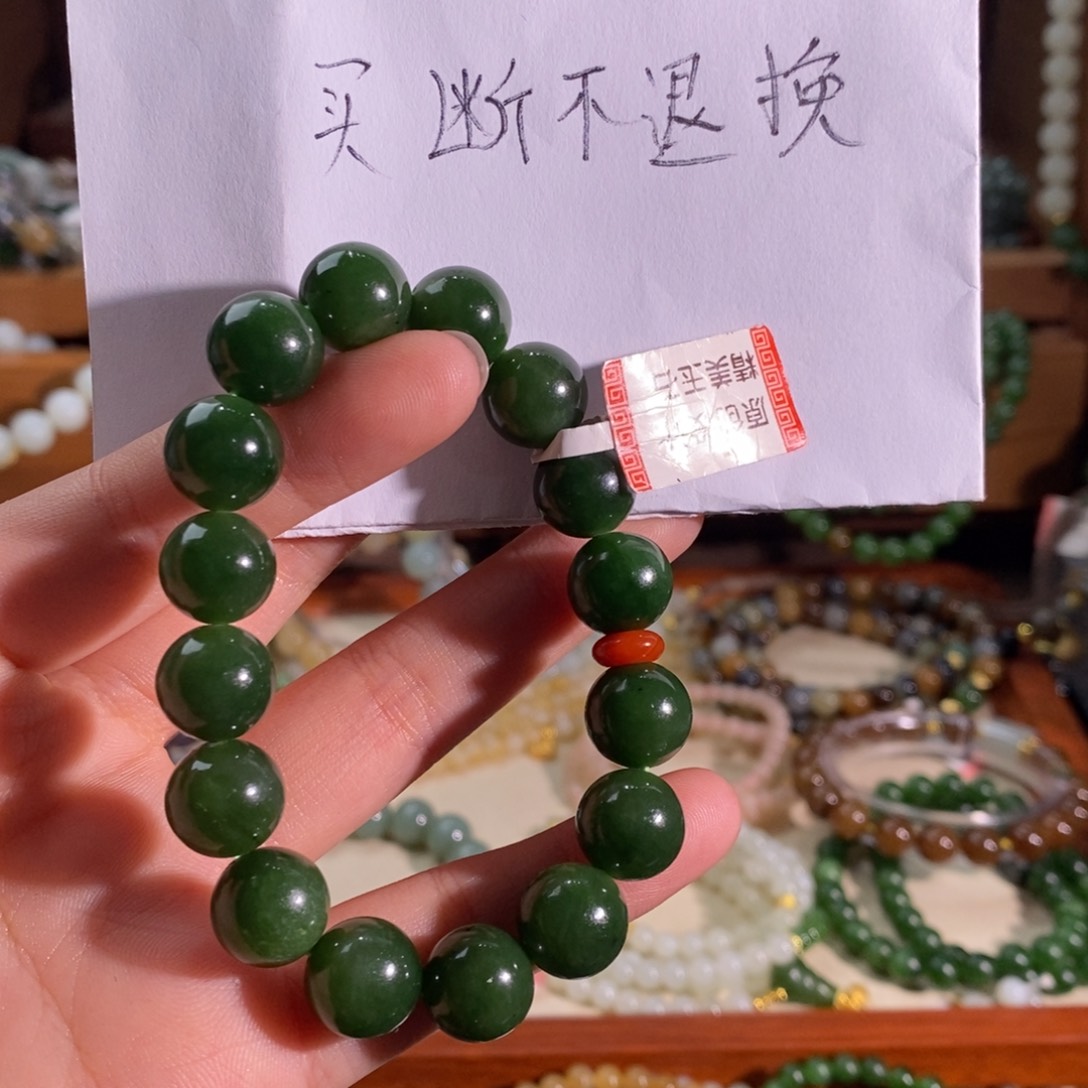 微***笑和田玉未镶嵌颈饰