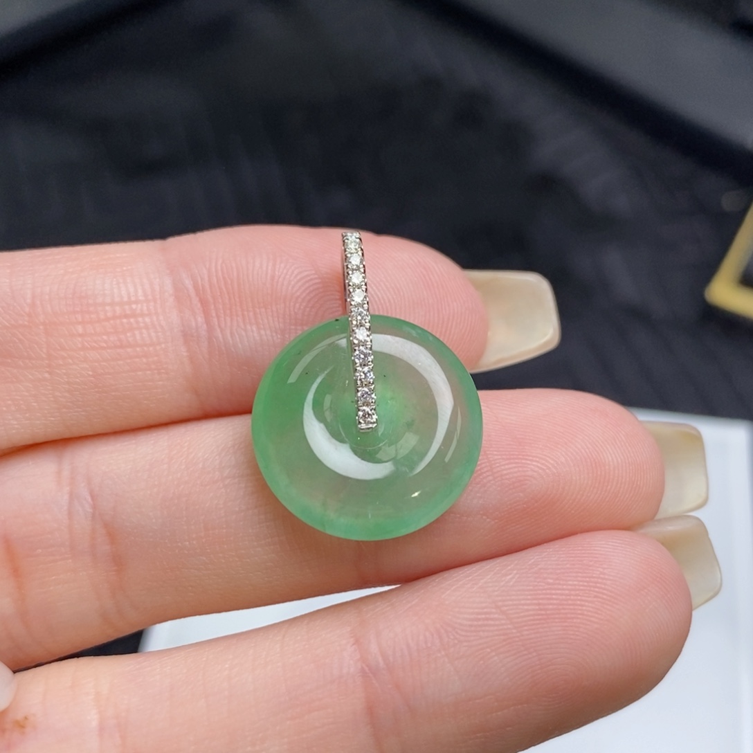 颈饰18K金镶嵌翡翠平安扣（16.8/4.5）