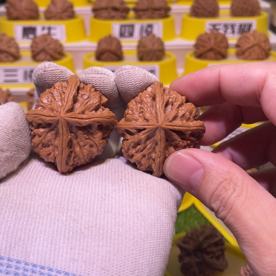 吊坠桃核玉玺四棱