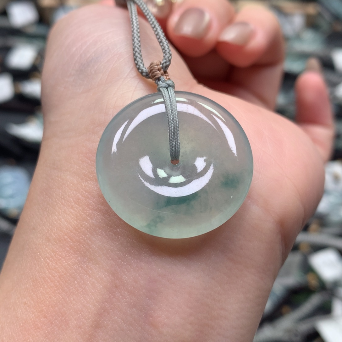 翡翠颈饰未镶嵌平安扣