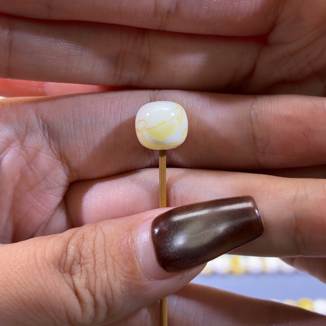 东***琥珀未镶嵌裸石天然蜜蜡