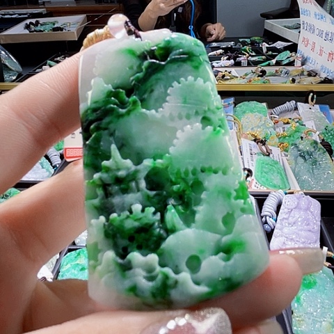 颈饰未镶嵌翡翠一个