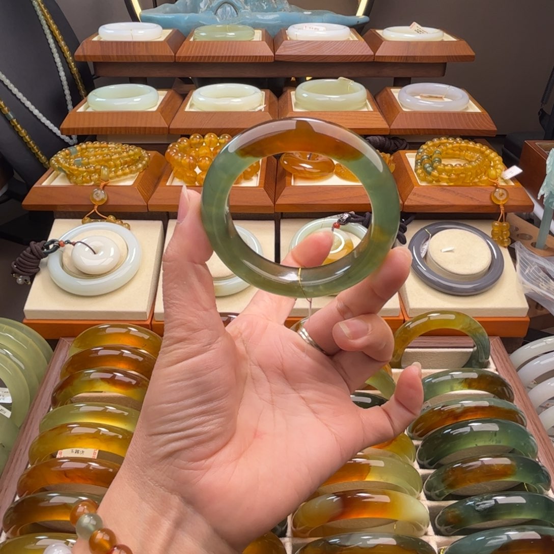 蛇纹石玉未镶嵌手镯56