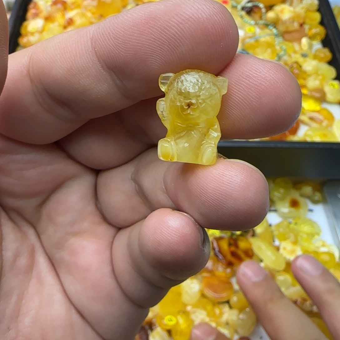 琥珀未镶嵌裸石1.2克