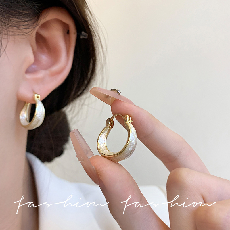 合金耳饰 素圈小众耳环女高级感气质耳圈耳扣优雅通勤简约耳饰