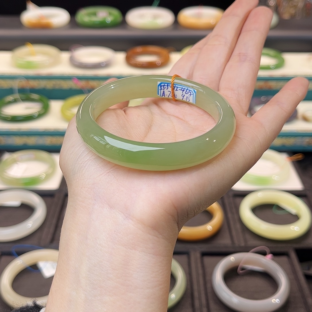 和田玉手镯未镶嵌朵****） 高冰翠青