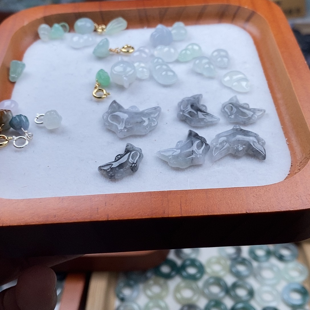 翡翠颈饰未镶嵌狐狸面具48一个