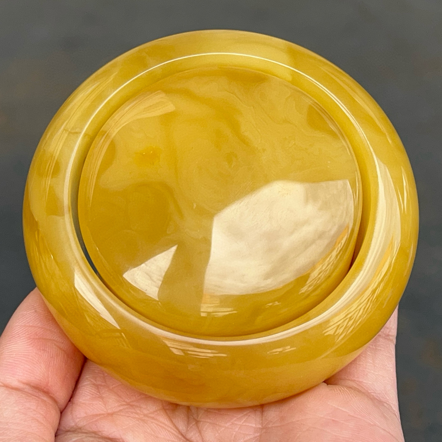 精美俄料鸡油黄蜜蜡手镯，56.6圈口