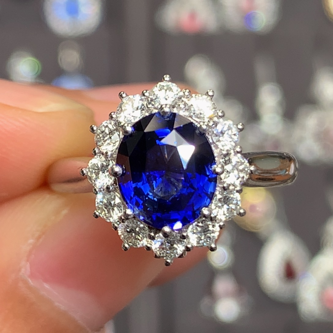 蓝宝石戒指18K金镶嵌