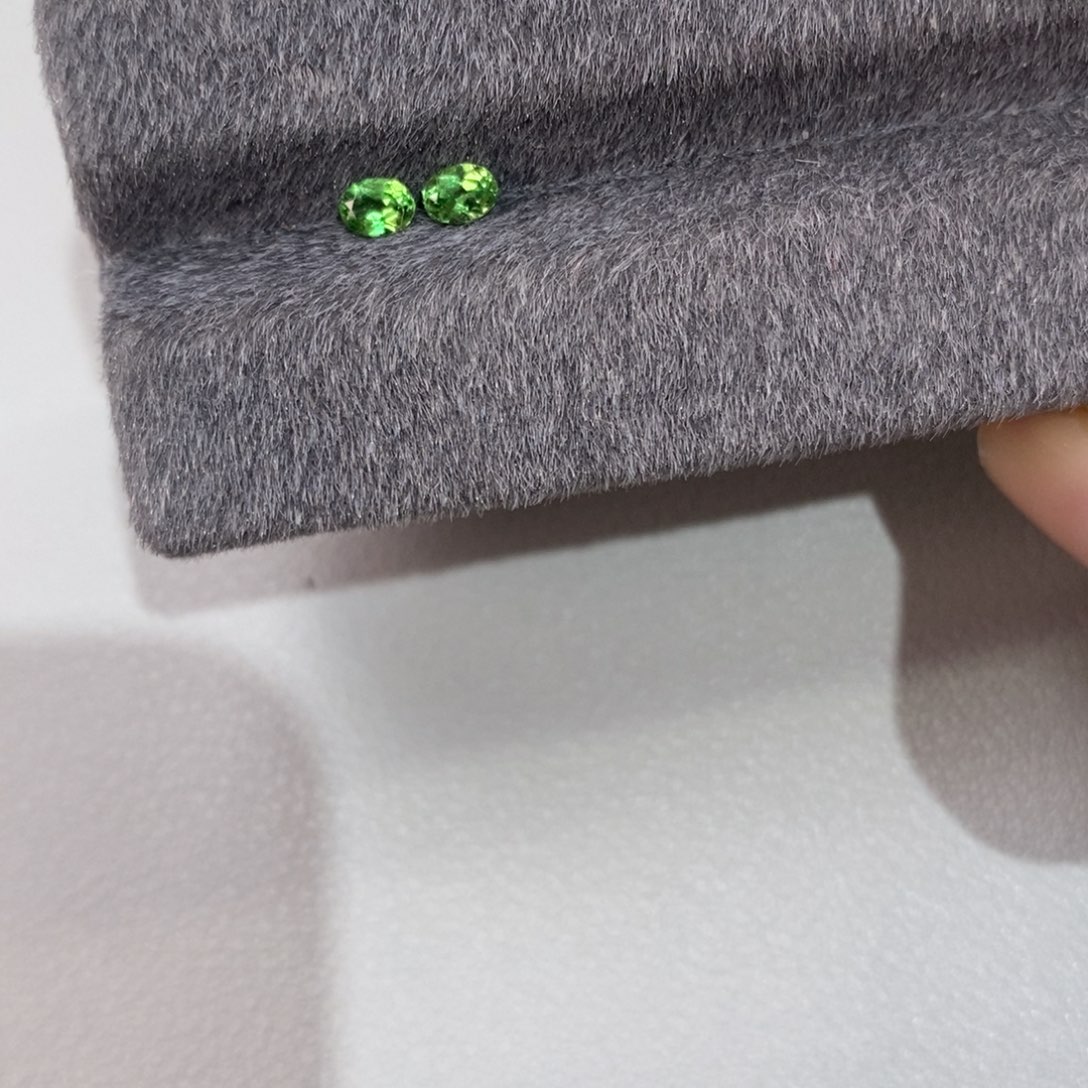 石榴石（沙弗莱）裸石未镶嵌3×4一对