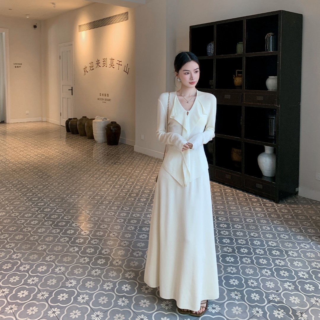 缤菓binguo 全天丝米白色V领荷叶边上衣高腰A字半身裙两件套装女