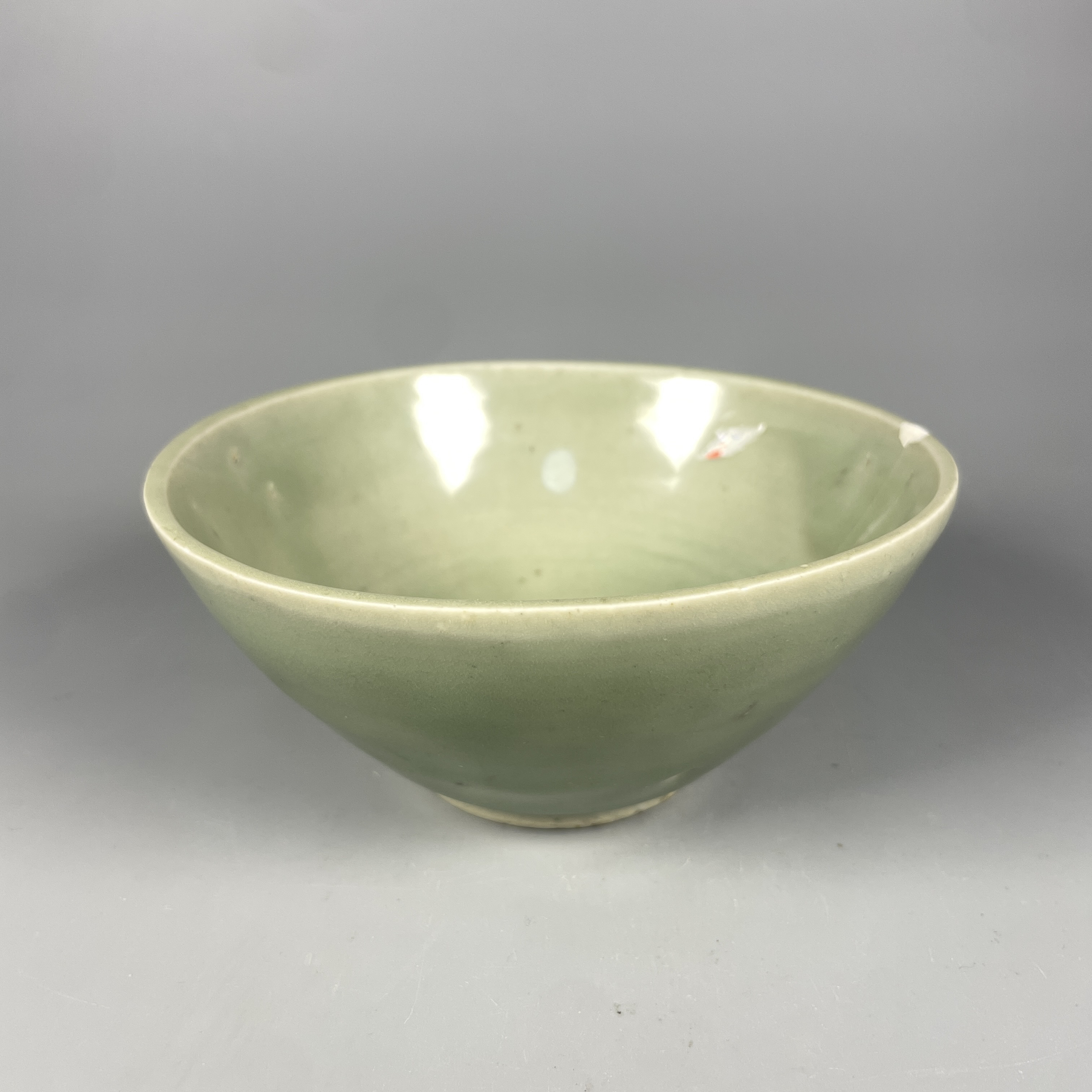 022041388明早期翠青釉碗xg云南省文物总店