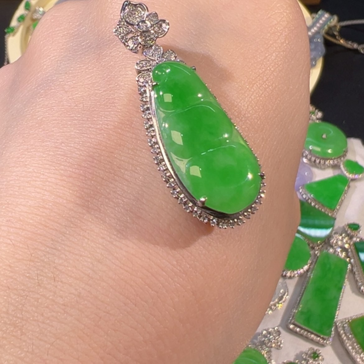 【闪购商品】翡翠颈饰18K金镶嵌缅甸翡翠豆子