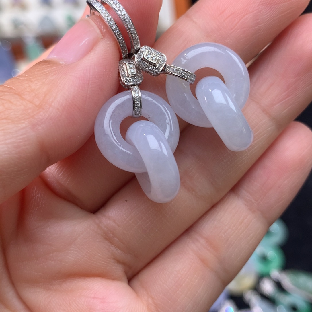 18K金镶嵌翡翠耳饰环环相扣耳扣