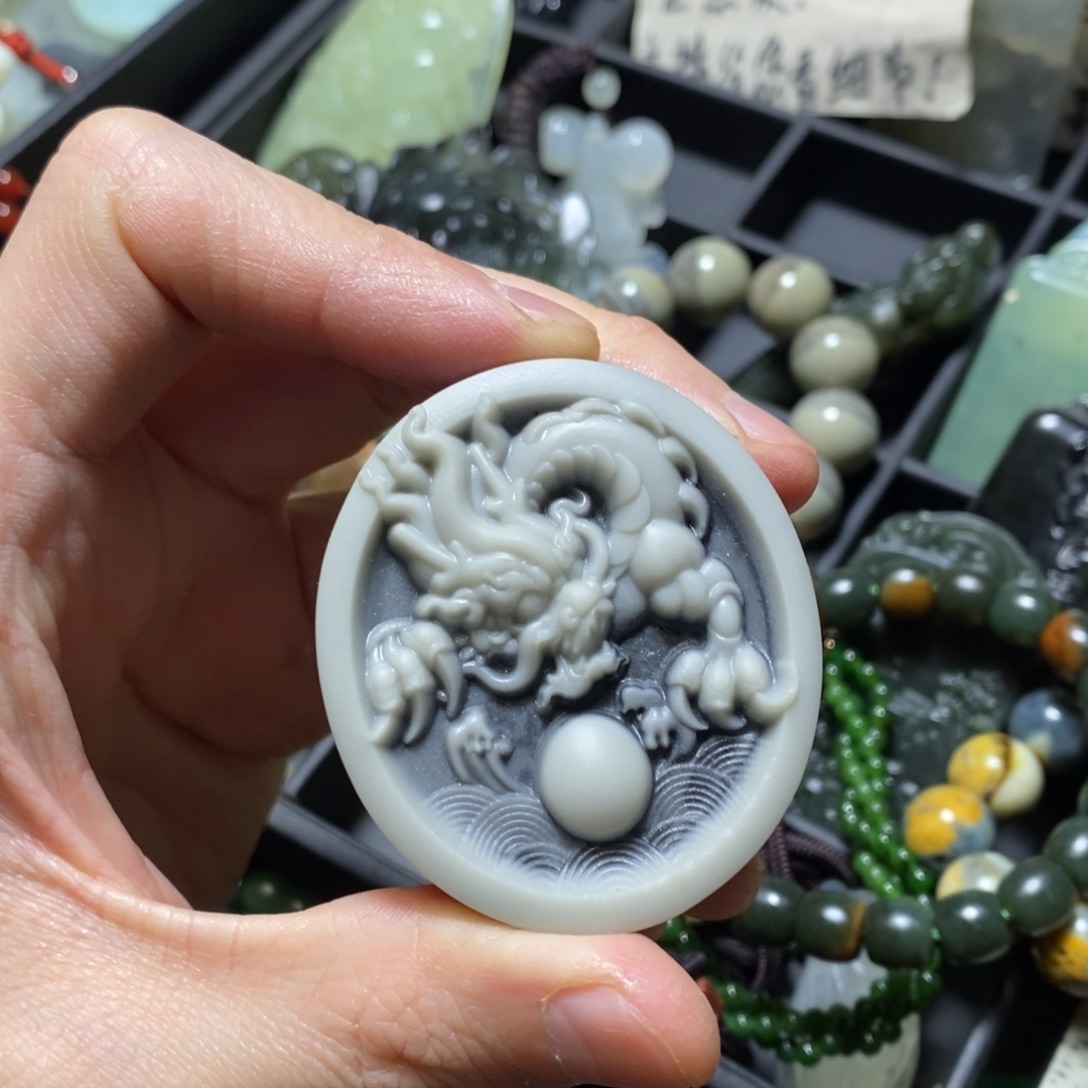 蛇纹石玉未镶嵌颈饰