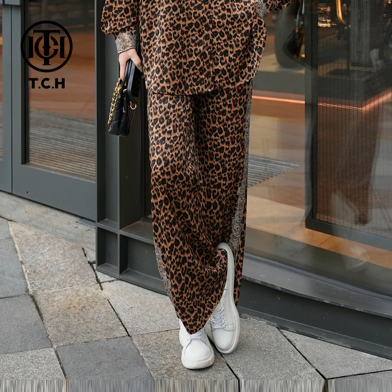 TCH私服烫钻工艺时尚休闲百搭豹纹小熊长裤女T75C20E5062轻奢tch