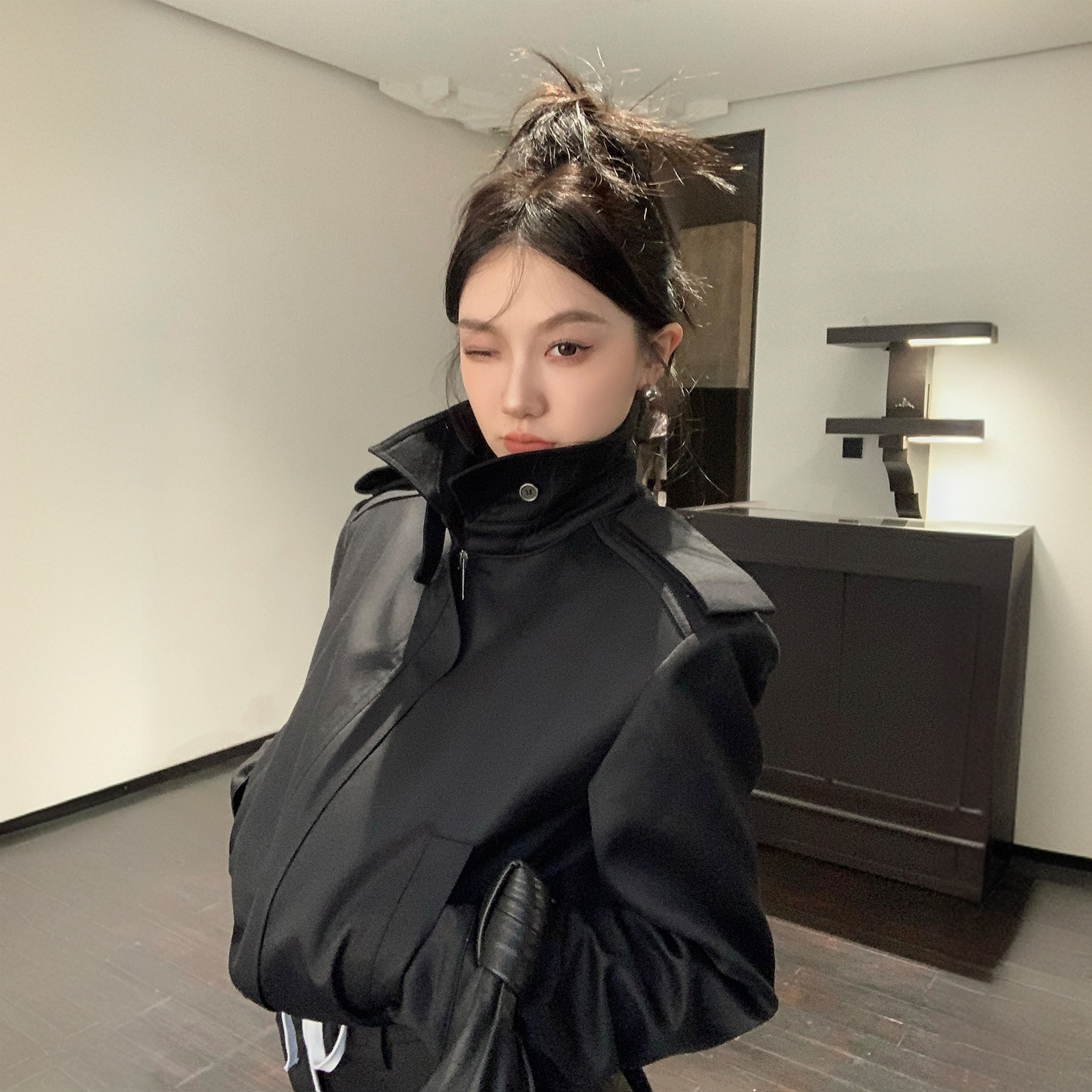 美式复古立领黑色阔肩外套女秋季新款小个子复古短款休闲夹克上衣